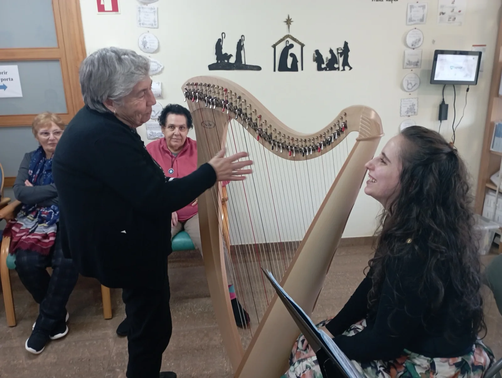 Momento musical com harpa no CASM