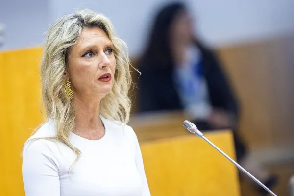 Assembleia Regional aprova recomendação para reforçar resposta pública à doença de Alzheimer e outras demências